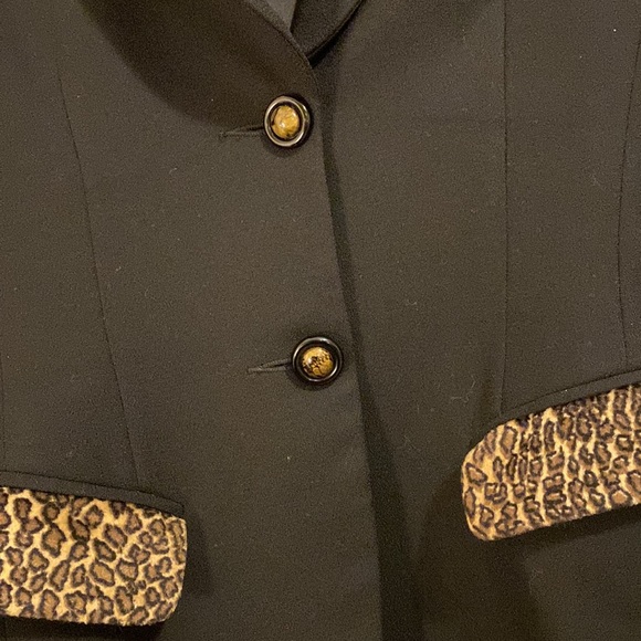 Black and leopard polyester blazer with shoulder pads size medium - Picture 2 of 4